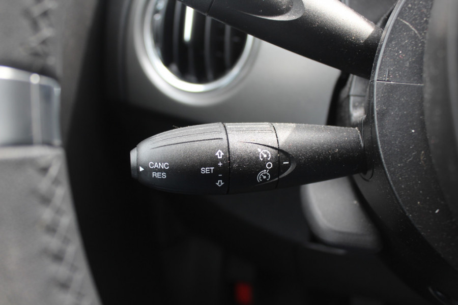 Fiat 500 1.2 Lounge / Navigatie / Parkeerhulp achter / 16'' / Half leder / Xenon / Cruise Control