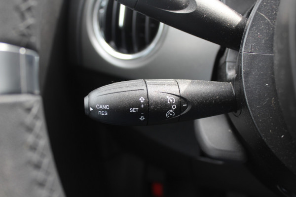 Fiat 500 1.2 Lounge / Navigatie / Parkeerhulp achter / 16'' / Half leder / Xenon / Cruise Control