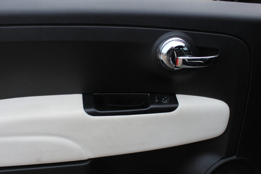 Fiat 500 1.2 Lounge / Navigatie / Parkeerhulp achter / 16'' / Half leder / Xenon / Cruise Control