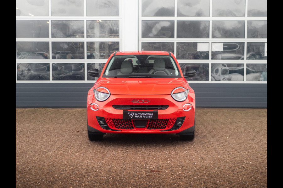 Fiat 600E La Prima 54 kWh | 17% Bijtelling | Carplay | Elek. Stoel | Stoelverwarming | Keyless | LED | Clima