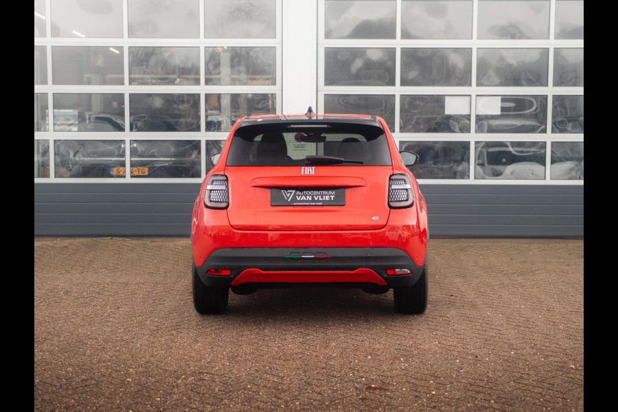 Fiat 600E La Prima 54 kWh | 17% Bijtelling | Carplay | Elek. Stoel | Stoelverwarming | Keyless | LED | Clima