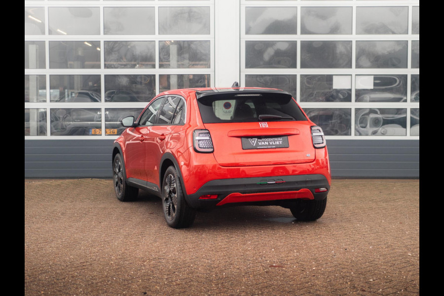 Fiat 600E La Prima 54 kWh | 17% Bijtelling | Carplay | Elek. Stoel | Stoelverwarming | Keyless | LED | Clima