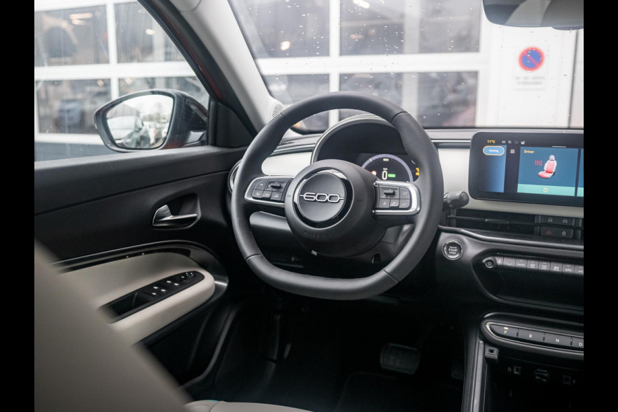 Fiat 600E La Prima 54 kWh | 17% Bijtelling | Carplay | Elek. Stoel | Stoelverwarming | Keyless | LED | Clima