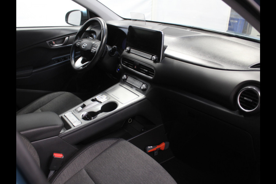 Hyundai Kona EV Fashion 64 kWh CLIMATE | CAMERA | DAB | CARPLAY | ADAPCRUISE | LED | NAVI | LMV17