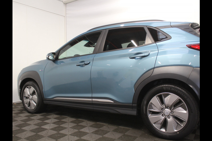 Hyundai Kona EV Fashion 64 kWh CLIMATE | CAMERA | DAB | CARPLAY | ADAPCRUISE | LED | NAVI | LMV17