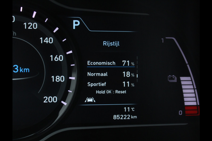 Hyundai Kona EV Fashion 64 kWh CLIMATE | CAMERA | DAB | CARPLAY | ADAPCRUISE | LED | NAVI | LMV17