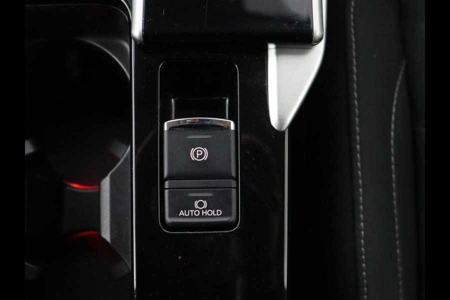 Mitsubishi Eclipse Cross 1.5 DI-T First Edition | Trekhaak | 360 Camera | Stoelverwarming | Head-Up | 18'' | Carplay | Keyless | Full LED | Dodehoek detectie | Climate control