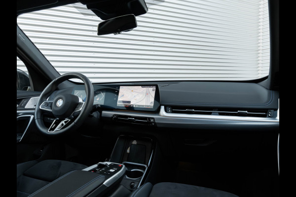 BMW X1 sDrive18i M-Sport Pro - Pano - Driving Ass Plus - Trekhaak - Harman Kardon