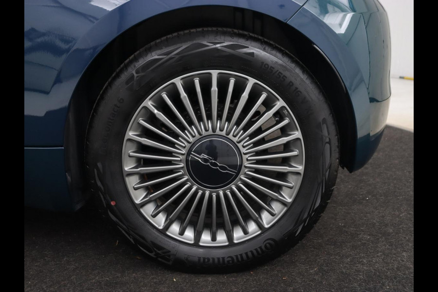 Fiat 500E Icon 42 kWh | 3 Fase | Carplay | Navigatie | Climate control | Parkeerhulp | Cruise control | DAB | Digital Cockpit | Keyless Start | Bluetooth