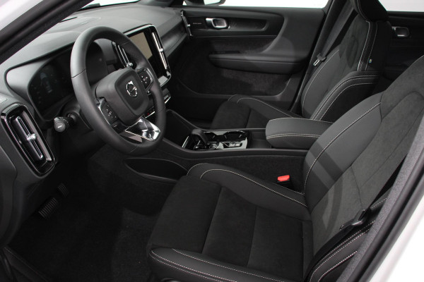 Volvo XC40 1.5 T5 Plug-in hybrid Ultimate Dark | Electrisch Glazen Panorama dak | Navigatie | Dab | Led | Adaptive Cruise Control | Camera | Parkeer sensoren
