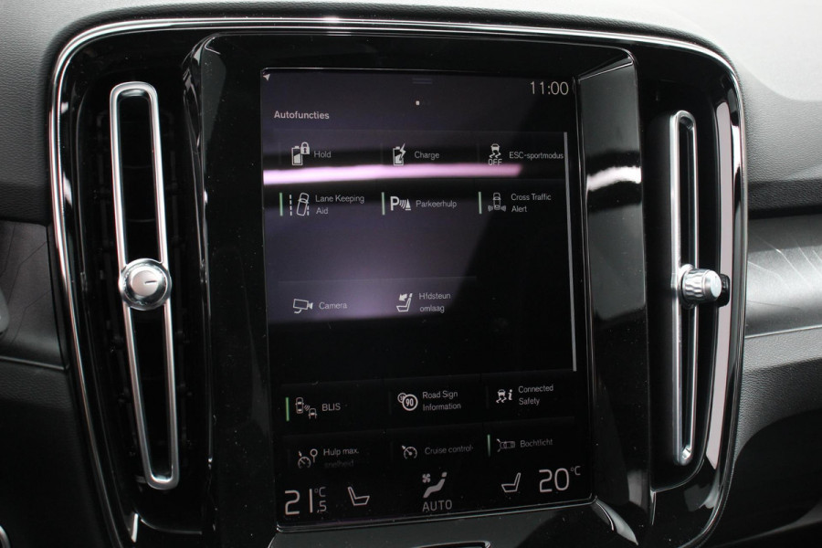 Volvo XC40 1.5 T5 Plug-in hybrid Ultimate Dark | Electrisch Glazen Panorama dak | Navigatie | Dab | Led | Adaptive Cruise Control | Camera | Parkeer sensoren