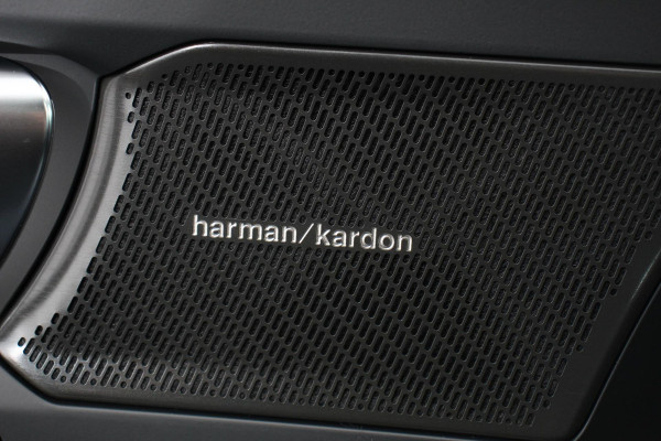 Volvo XC40 1.5 T5 Plug-in hybrid Ultimate Dark | Electrisch Glazen Panorama dak | Navigatie | Dab | Led | Adaptive Cruise Control | Camera | Parkeer sensoren