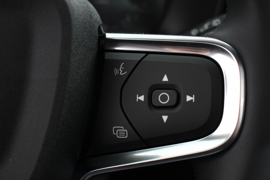 Volvo XC40 1.5 T5 Plug-in hybrid Ultimate Dark | Electrisch Glazen Panorama dak | Navigatie | Dab | Led | Adaptive Cruise Control | Camera | Parkeer sensoren