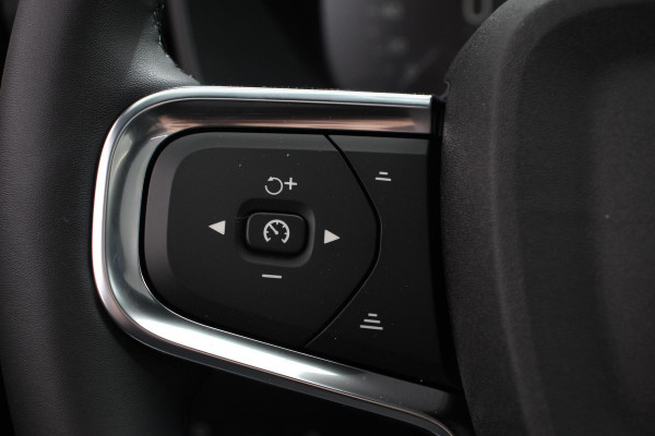 Volvo XC40 1.5 T5 Plug-in hybrid Ultimate Dark | Electrisch Glazen Panorama dak | Navigatie | Dab | Led | Adaptive Cruise Control | Camera | Parkeer sensoren