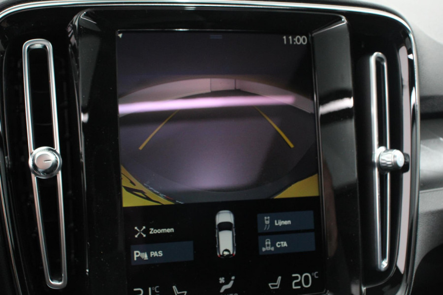 Volvo XC40 1.5 T5 Plug-in hybrid Ultimate Dark | Electrisch Glazen Panorama dak | Navigatie | Dab | Led | Adaptive Cruise Control | Camera | Parkeer sensoren