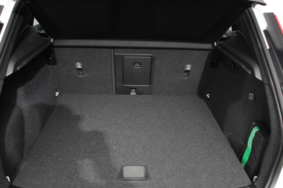 Volvo XC40 1.5 T5 Plug-in hybrid Ultimate Dark | Electrisch Glazen Panorama dak | Navigatie | Dab | Led | Adaptive Cruise Control | Camera | Parkeer sensoren