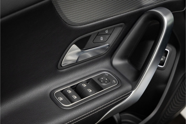 Mercedes-Benz A-Klasse 200 Sedan 19''-LED-Privacy