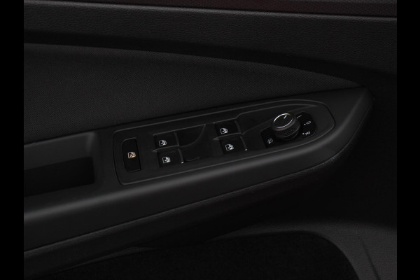 Volkswagen Golf 1.0 eTSI 110pk DSG Active | Panorama dak | Navigatie | Climate Control | Adaptive Cruise Control | Virtual Cockpit | Stoelverwarming | Extra Getint Glas