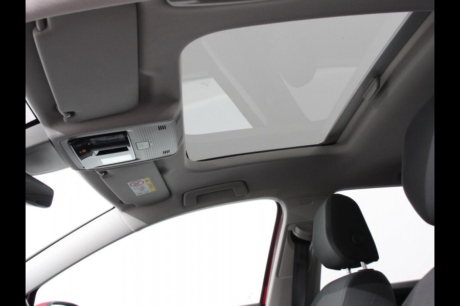 Volkswagen Golf 1.0 eTSI 110pk DSG Active | Panorama dak | Navigatie | Climate Control | Adaptive Cruise Control | Virtual Cockpit | Stoelverwarming | Extra Getint Glas