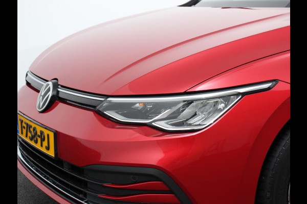 Volkswagen Golf 1.0 eTSI 110pk DSG Active | Panorama dak | Navigatie | Climate Control | Adaptive Cruise Control | Virtual Cockpit | Stoelverwarming | Extra Getint Glas