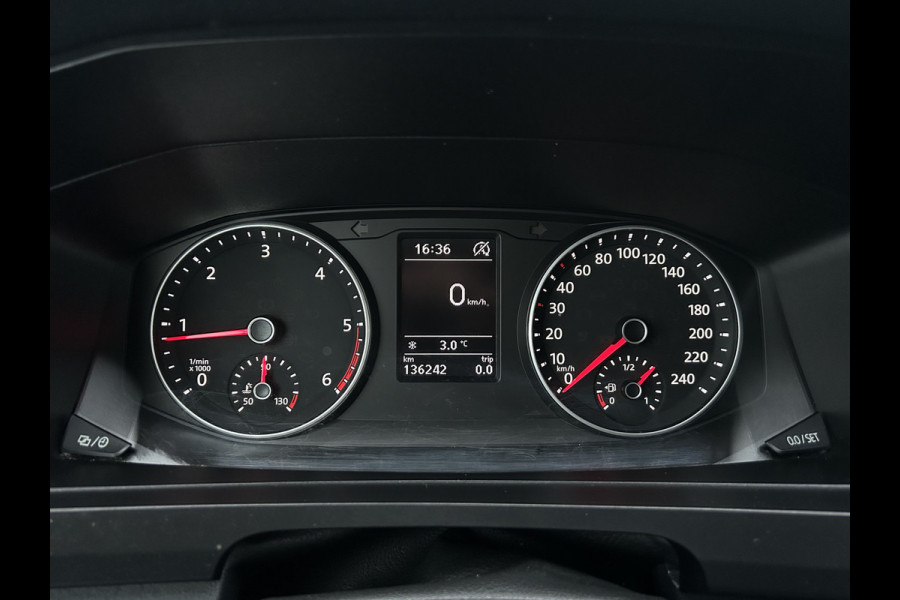 Volkswagen Transporter 2.0 TDI 150 PK / 4MOTION / 1e EIG. / L1H1 / TREKHAAK / ACHTERKLEP / AIRCO / CRUISE / 3-ZITS