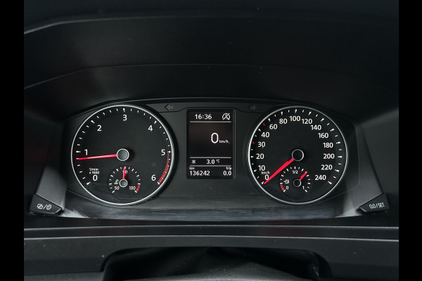 Volkswagen Transporter 2.0 TDI 150 PK / 4MOTION / 1e EIG. / L1H1 / TREKHAAK / ACHTERKLEP / AIRCO / CRUISE / 3-ZITS