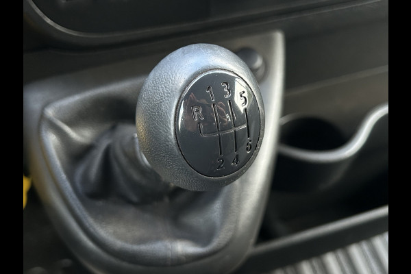 Renault Master T35 2.3 dCi 131 PK / L4H1 / 1e EIG / 5 METER LAADBAK / 3 TONS TREKHAAK / 77.052 KM !! / AIRCO / CRUISE / NAVI / 3-ZITS