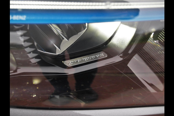 Mercedes-Benz EQA 250 Business Solution AMG 67 kWh | Panoramadak | 360 Camera | Head-Up Display | Sfeerverlichting |