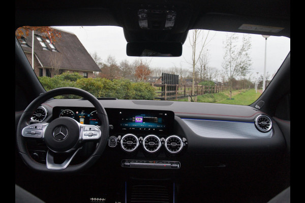 Mercedes-Benz EQA 250 Business Solution AMG 67 kWh | Panoramadak | 360 Camera | Head-Up Display | Sfeerverlichting |
