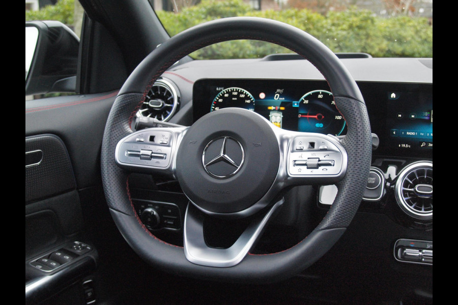 Mercedes-Benz EQA 250 Business Solution AMG 67 kWh | Panoramadak | 360 Camera | Head-Up Display | Sfeerverlichting |