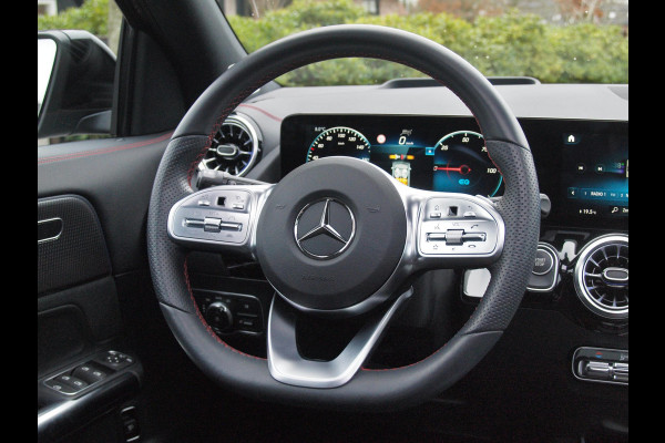 Mercedes-Benz EQA 250 Business Solution AMG 67 kWh | Panoramadak | 360 Camera | Head-Up Display | Sfeerverlichting |