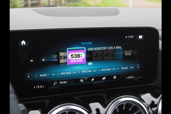 Mercedes-Benz EQA 250 Business Solution AMG 67 kWh | Panoramadak | 360 Camera | Head-Up Display | Sfeerverlichting |