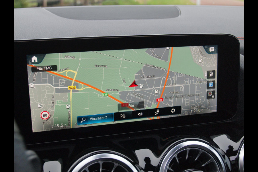 Mercedes-Benz EQA 250 Business Solution AMG 67 kWh | Panoramadak | 360 Camera | Head-Up Display | Sfeerverlichting |