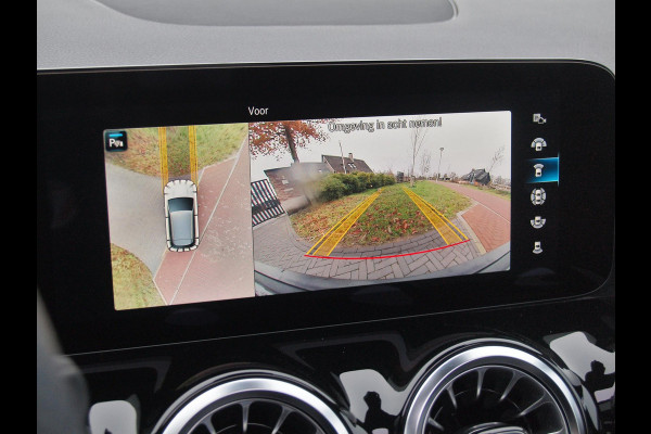 Mercedes-Benz EQA 250 Business Solution AMG 67 kWh | Panoramadak | 360 Camera | Head-Up Display | Sfeerverlichting |