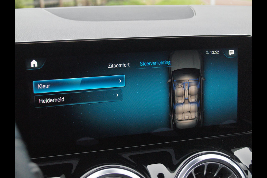 Mercedes-Benz EQA 250 Business Solution AMG 67 kWh | Panoramadak | 360 Camera | Head-Up Display | Sfeerverlichting |