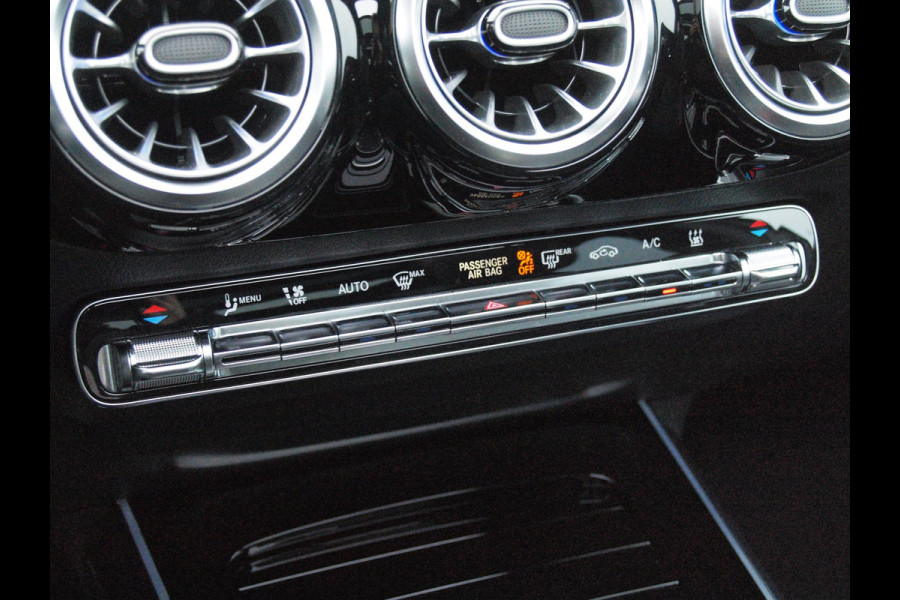 Mercedes-Benz EQA 250 Business Solution AMG 67 kWh | Panoramadak | 360 Camera | Head-Up Display | Sfeerverlichting |