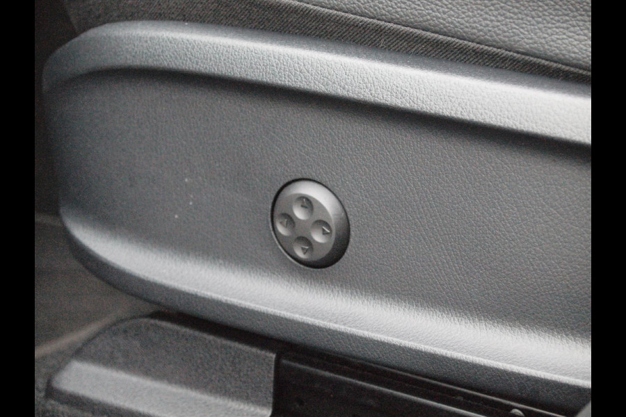 Mercedes-Benz EQA 250 Business Solution AMG 67 kWh | Panoramadak | 360 Camera | Head-Up Display | Sfeerverlichting |