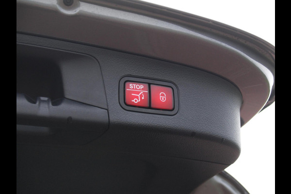 Mercedes-Benz EQA 250 Business Solution AMG 67 kWh | Panoramadak | 360 Camera | Head-Up Display | Sfeerverlichting |