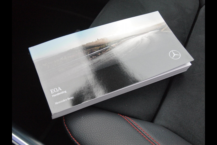 Mercedes-Benz EQA 250 Business Solution AMG 67 kWh | Panoramadak | 360 Camera | Head-Up Display | Sfeerverlichting |