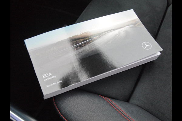 Mercedes-Benz EQA 250 Business Solution AMG 67 kWh | Panoramadak | 360 Camera | Head-Up Display | Sfeerverlichting |