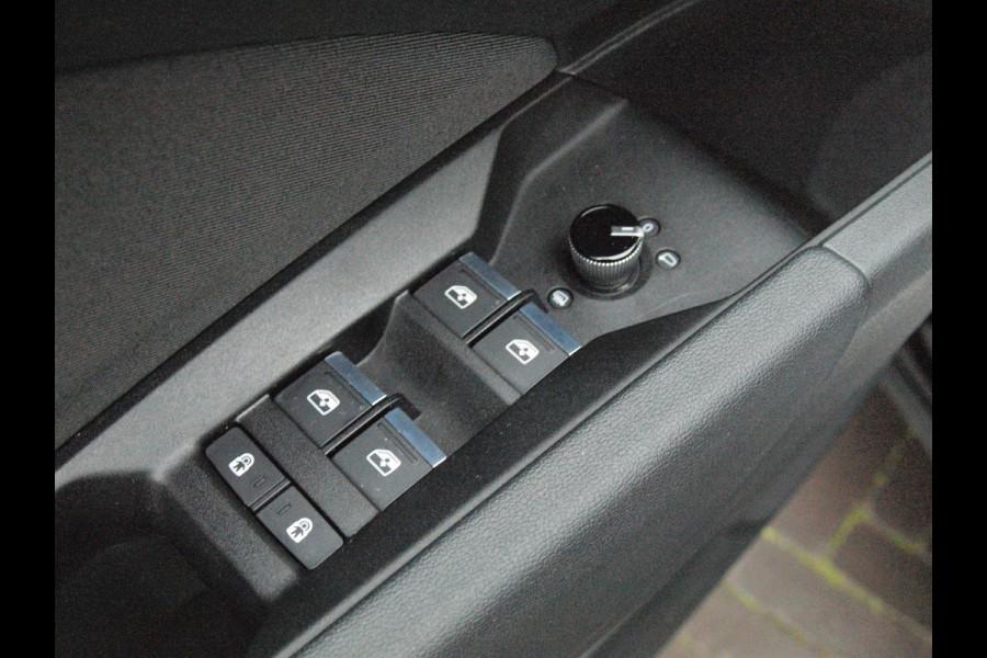 Audi Q4 e-tron 40 Launch edition Advanced 77 kWh | Black Optic | Warmtepomp | Achteruitrijcamera | NL-Auto |