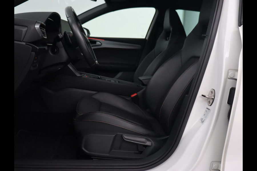 CUPRA Leon 1.4 eHybrid | Stoelverwarming | Carplay | Camera | Navigatie | Sfeerverlichting | Stuurverwarming | Keyless | Adaptive cruise | Sportstoelen | Climate control | Park Assist | PHEV | Plug In