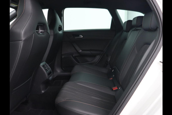 CUPRA Leon 1.4 eHybrid | Stoelverwarming | Carplay | Camera | Navigatie | Sfeerverlichting | Stuurverwarming | Keyless | Adaptive cruise | Sportstoelen | Climate control | Park Assist | PHEV | Plug In