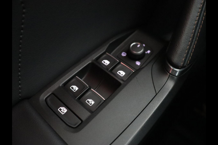 CUPRA Leon 1.4 eHybrid | Stoelverwarming | Carplay | Camera | Navigatie | Sfeerverlichting | Stuurverwarming | Keyless | Adaptive cruise | Sportstoelen | Climate control | Park Assist | PHEV | Plug In