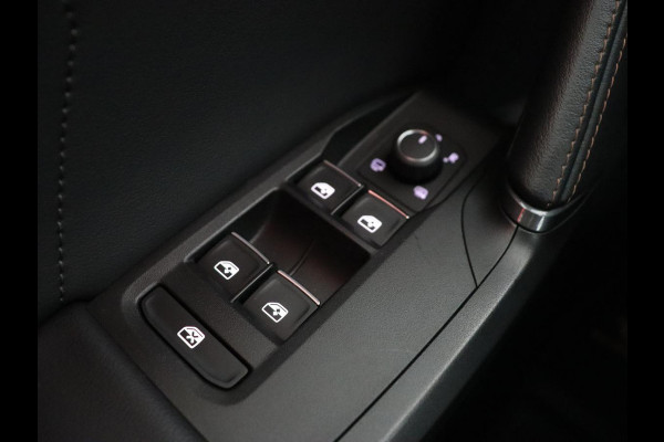 CUPRA Leon 1.4 eHybrid | Stoelverwarming | Carplay | Camera | Navigatie | Sfeerverlichting | Stuurverwarming | Keyless | Adaptive cruise | Sportstoelen | Climate control | Park Assist | PHEV | Plug In