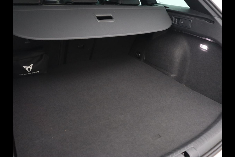 CUPRA Leon 1.4 eHybrid | Stoelverwarming | Carplay | Camera | Navigatie | Sfeerverlichting | Stuurverwarming | Keyless | Adaptive cruise | Sportstoelen | Climate control | Park Assist | PHEV | Plug In