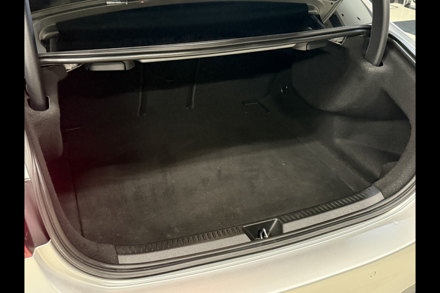 Mercedes-Benz A-Klasse 200 Launch Edition Premium | AMG Line | Panoramadak | LED Performance