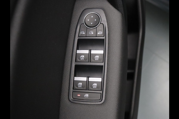 Renault Captur 100pk TCe Intens Cruise | Climate | Carplay | Navi | Parkeersens. achter