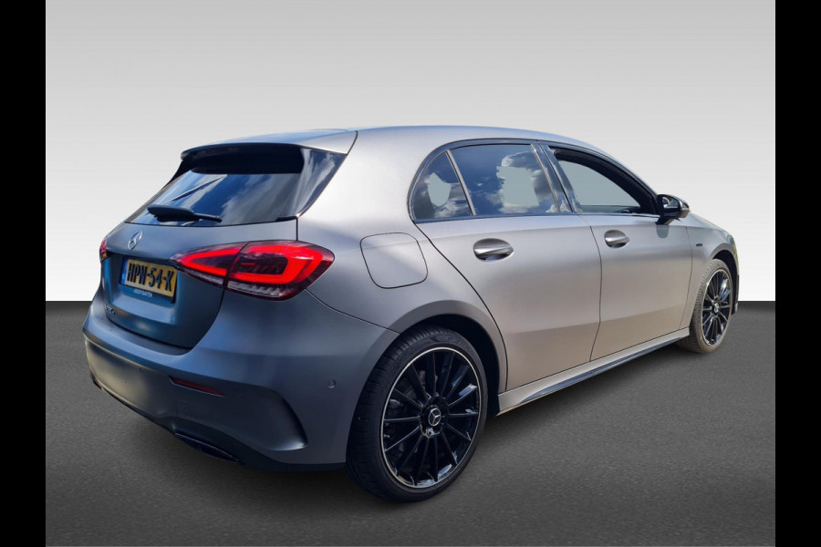 Mercedes-Benz A-Klasse 250 e Premium  | widescreen | 19"AMG velgen | sfeerverlichting | blind-spot | trekhaak |
