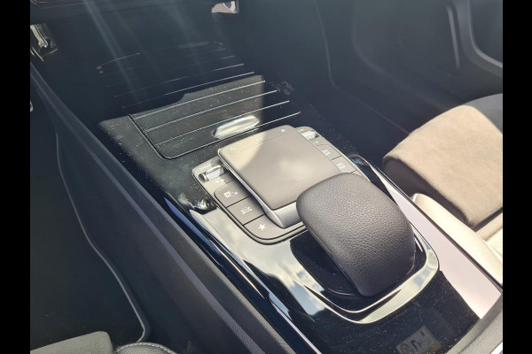 Mercedes-Benz A-Klasse 250 e Premium  | widescreen | 19"AMG velgen | sfeerverlichting | blind-spot | trekhaak |